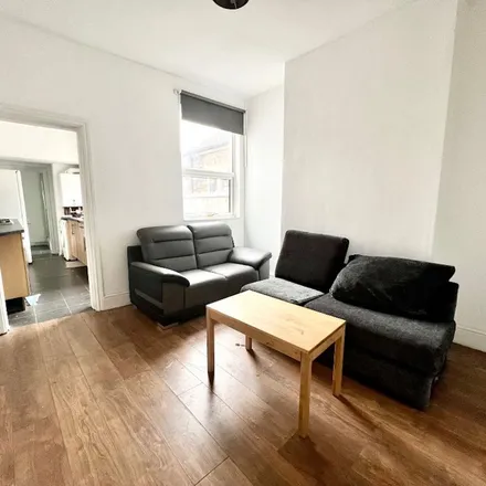 Rent this 3 bed apartment on Stoke Property Shop in Thornton Road, Stoke