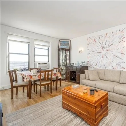 Image 4 - 35 Dash Place, New York, NY 10463, USA - Apartment for sale