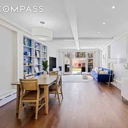 Image 4 - 83 Hall Street, New York, NY 11205, USA - Townhouse for sale