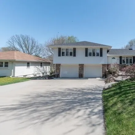 Buy this 3 bed house on 1027 Fawn Parkway in Omaha, NE 68154