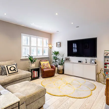 Rent this 3 bed apartment on Chapman House in Chapman Square, London