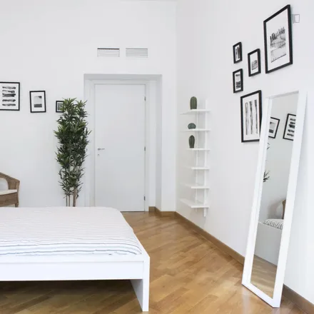 Rent this 5 bed room on Via Edmondo De Amicis in 59, 20123 Milan MI