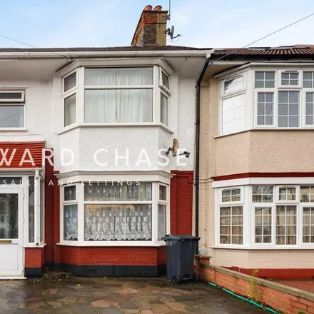 Rent this 3 bed townhouse on Springfield Drive in London, IG2 6QS
