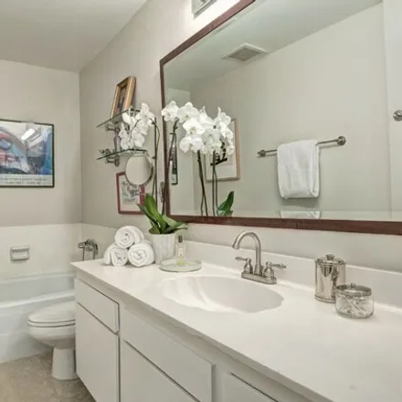 Image 4 - 163 South Doheny Drive, Los Angeles, CA 90048, USA - Condo for sale