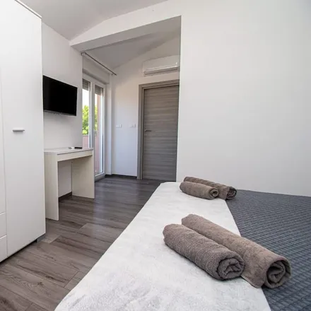 Image 8 - Pula, Grad Pula, Istria County, Croatia - House for rent