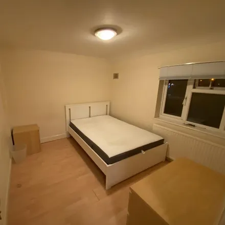 Rent this 1 bed room on 27 Browning Avenue in London, KT4 8AZ