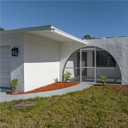Image 3 - 613 Southeast 4th Street, Cape Coral, FL 33990, USA - House for sale