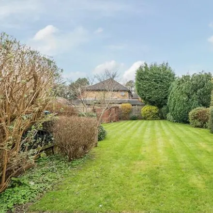 Image 2 - 10 Claremount Gardens, Burgh Heath, KT18 5XF, United Kingdom - House for sale