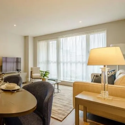 Image 3 - Eaton House, 39 Westferry Circus, Canary Wharf, London, E14 8RN, United Kingdom - Apartment for rent
