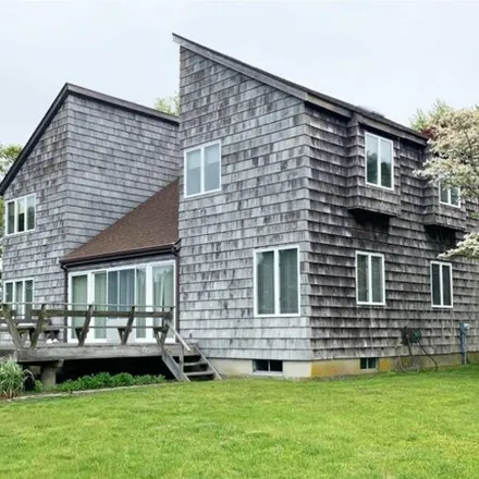 Rent this 5 bed house on 240 Wampum Way in Southold, New York