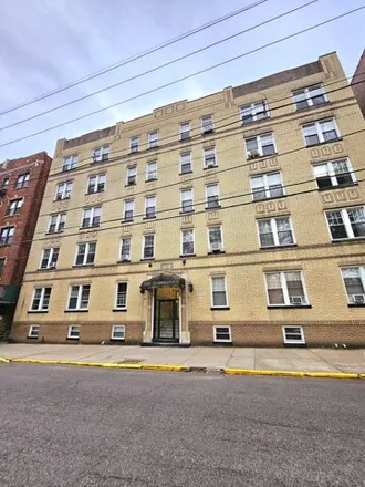 Buy this 2 bed condo on 303 79th Street in Hudson Heights, North Bergen