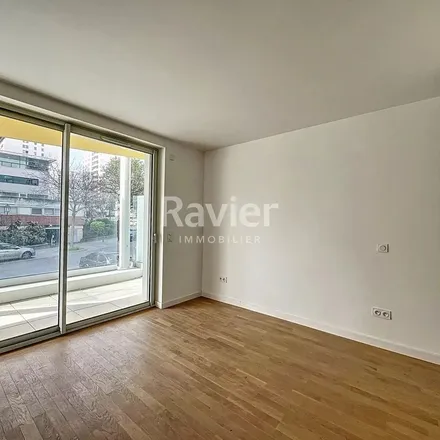 Rent this 5 bed apartment on Villa d'Ouest in Rue Desbassayns de Richemont, 92150 Suresnes