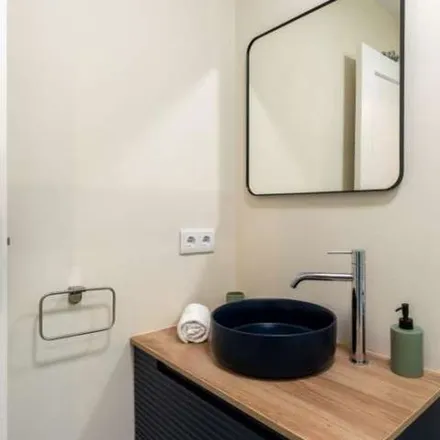 Image 5 - Airbnb, Calle Sánchez de Castro, 15, 41003 Seville, Spain - Apartment for rent