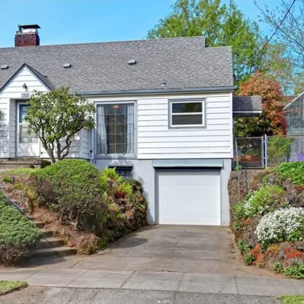 Buy this 3 bed house on 831 Northeast 47th Avenue in Portland, OR 97213