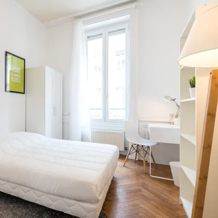Rent this 4 bed room on 92 rue Pierre Corneille