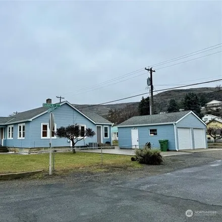 Image 3 - 402 Roosevelt Drive, Grand Coulee, WA 99133, USA - House for sale