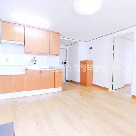 Rent this studio apartment on 서울특별시 강남구 역삼동 636-18