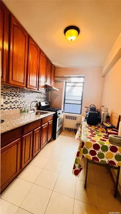 Image 5 - Coral Gardens, 144-03 Sanford Avenue, New York, NY 11355, USA - Apartment for sale