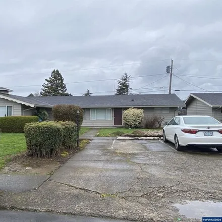 Buy this 12 bed house on 1885 32nd Place Northeast in Salem, OR 97301