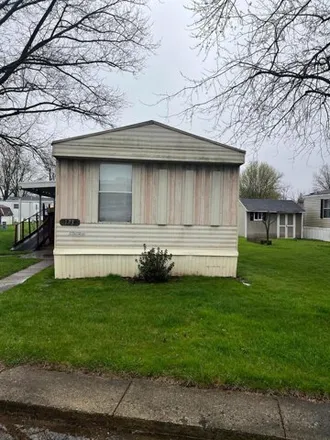 Buy this studio apartment on 132 Parklawn Drive in Circleville, OH 43113