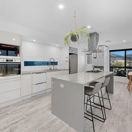 Image 9 - Grevillea Avenue, Old Beach TAS 7017, Australia - Apartment for rent