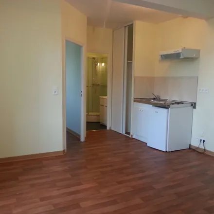 Rent this 2 bed apartment on 27 b Rue de Paradis in 53000 Laval, France