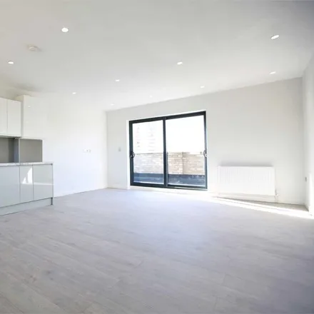 Rent this 3 bed apartment on Kaizen Primary School in Elkington Road, London