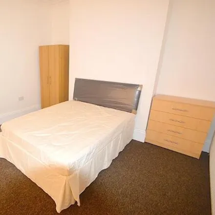 Image 2 - 45 Brudenell Mount, Leeds, LS6 1HT, United Kingdom - Duplex for rent