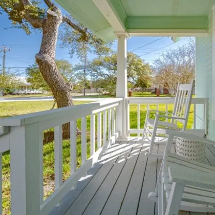 Image 3 - 984 East Orleans Street, Rockport, TX 78382, USA - House for sale