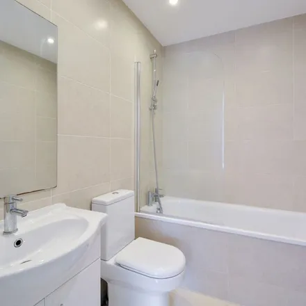 Image 6 - Texryte House, Balmes Road, London, N1 5EY, United Kingdom - Apartment for rent