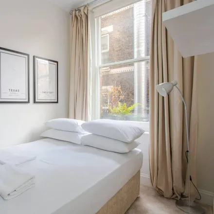Rent this 2 bed apartment on London in EC1R 5DX, United Kingdom