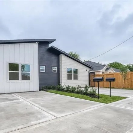 Buy this 6 bed house on 4139 Knoxville Street in Sunny Side, Houston