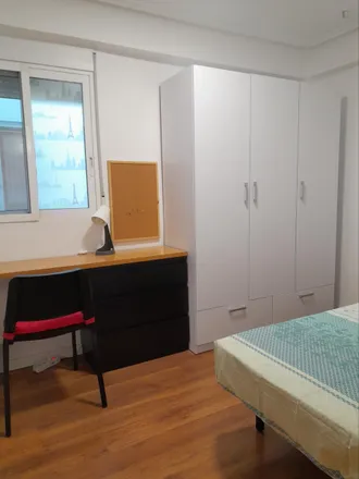 Rent this 3 bed room on Mundo Labores in Carrer de Mendizábal, 50