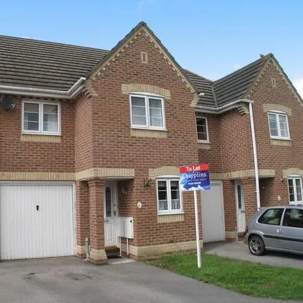 Rent this 3 bed townhouse on Fen Avenue in Fareham, PO16 0TD