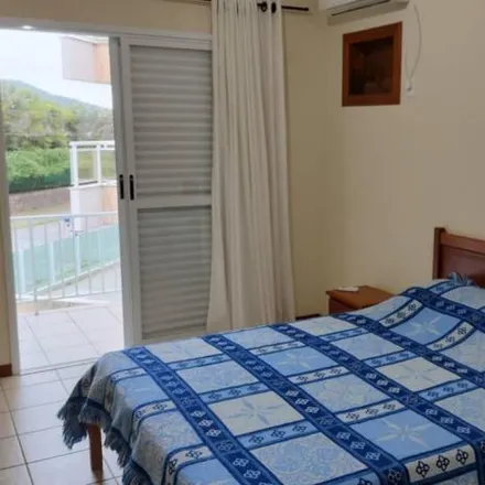Buy this 9 bed house on Avenida Ptolomeu Bittencourt in Pântano do Sul, Florianópolis - SC