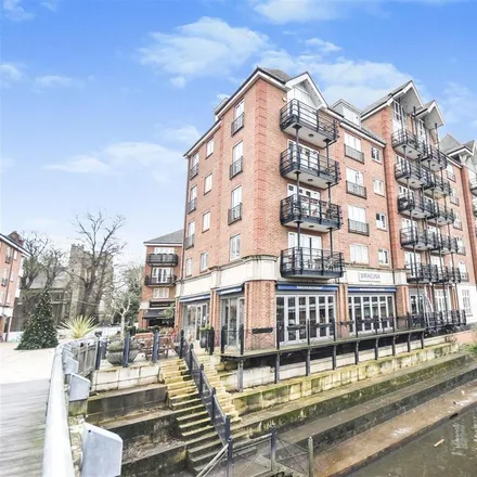 Rent this 2 bed apartment on Oakbark House in Brentford High Street, London
