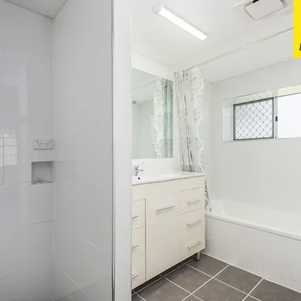 Rent this 3 bed apartment on Kelvin Street in Woodridge QLD 4114, Australia