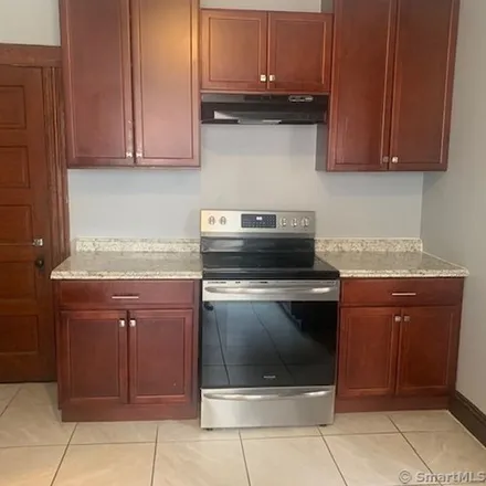 Image 2 - 151 Barker Street, Hartford, CT 06114, USA - Apartment for rent