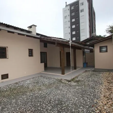 Rent this 3 bed house on Rua Machado de Assis 77 in América, Joinville - SC