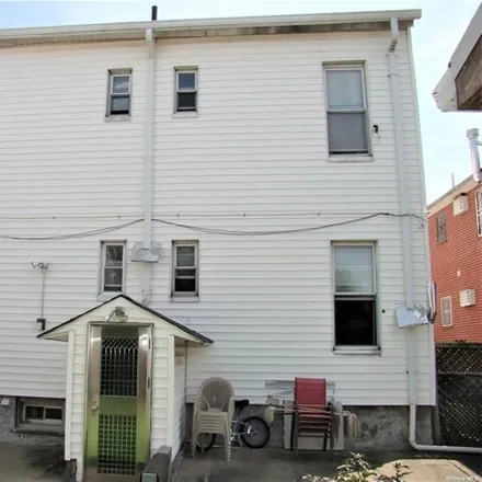 Image 3 - 18-12 124th Street, New York, NY 11356, USA - House for sale