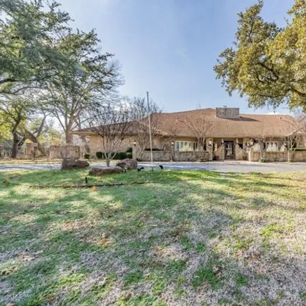 Buy this 6 bed house on 1882 Stonebrook Drive in Arlington, TX 76012
