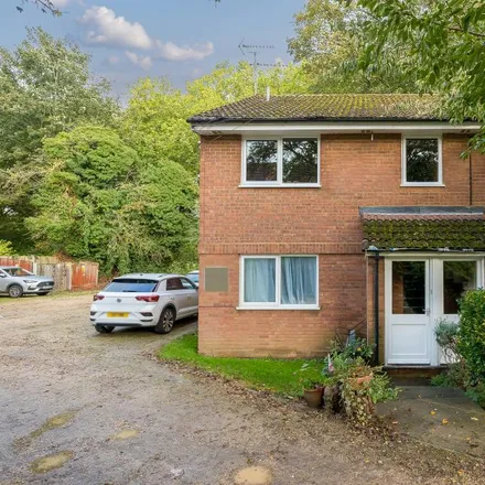 Rent this 1 bed apartment on Eaton Avenue in High Wycombe, HP12 3AY
