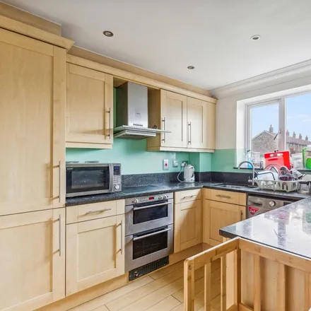 Rent this 2 bed apartment on Bennett Street in London, W4 2AY