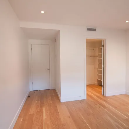 Rent this 1 bed apartment on Regency in 3555 Chemin de la Côte-des-Neiges, Montreal