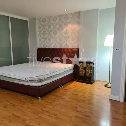 Image 1 - Pine Tower, Soi Sukhumvit 22, Sukhumvit, Khlong Toei District, Bangkok 10110, Thailand - Apartment for rent