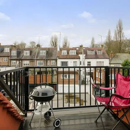 Image 5 - 35 Upper Park Road, Maitland Park, London, NW3 2UP, United Kingdom - Apartment for rent