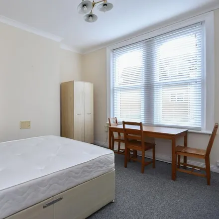 Image 4 - 8, 10 Bradburne Road, Bournemouth, BH2 5SS, United Kingdom - Apartment for rent