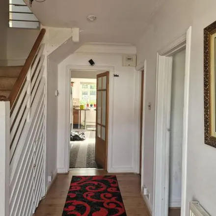 Rent this 6 bed apartment on Uxendon Crescent in London, HA9 9TW