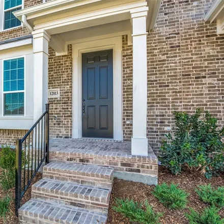 Rent this 3 bed townhouse on 2899 Teton Court in Irving, TX 75062
