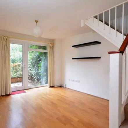 Image 5 - Windmill Road, Chiswick High Road, London, W4 1PJ, United Kingdom - Townhouse for rent